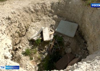 Знаменитый карстовый провал под Казанью завалили мусором