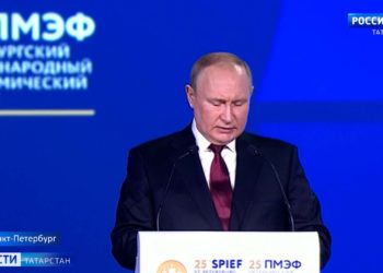 Путин провел пленарное заседание в рамках ПМЭФ