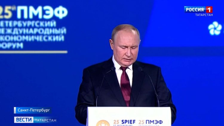 Путин провел пленарное заседание в рамках ПМЭФ