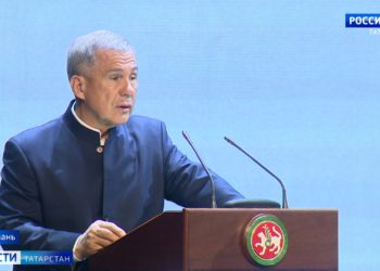 Поваленные деревья и отключение электричества: разгул сильного ветра в Татарстане