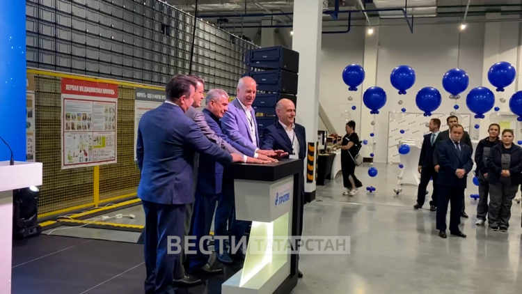 Минниханов принял участие в открытии логистического центра «Протек»