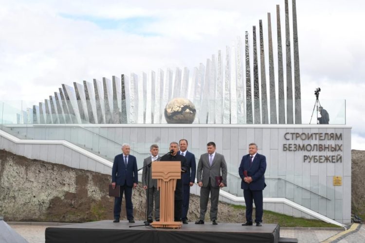Минниханов принял участие в церемонии открытия мемориала «Строителям безмолвных рубежей»