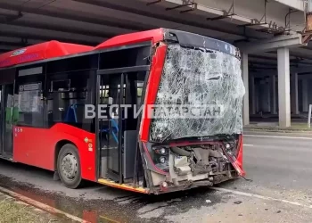 «Удар был сильный»: 6 человек пострадали при столкновении автобуса и троллейбуса в Казани
