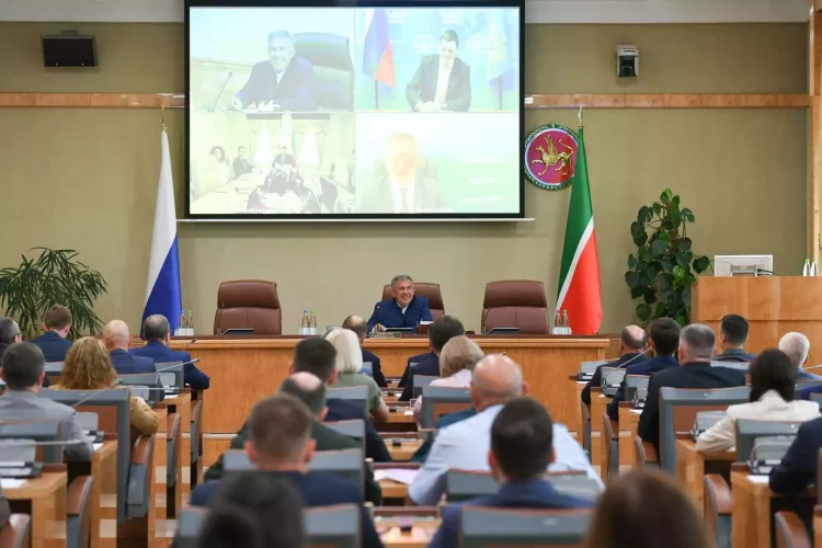 Минниханов провёл заседание оргкомитета по подготовке мероприятий «Казань — молодежная столица ОИС»