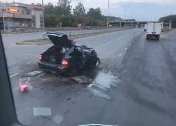 В Челнах при столкновении легковушки и фуры пострадали два человека