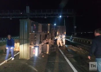 Под Челнами при столкновении трех фур погиб человек