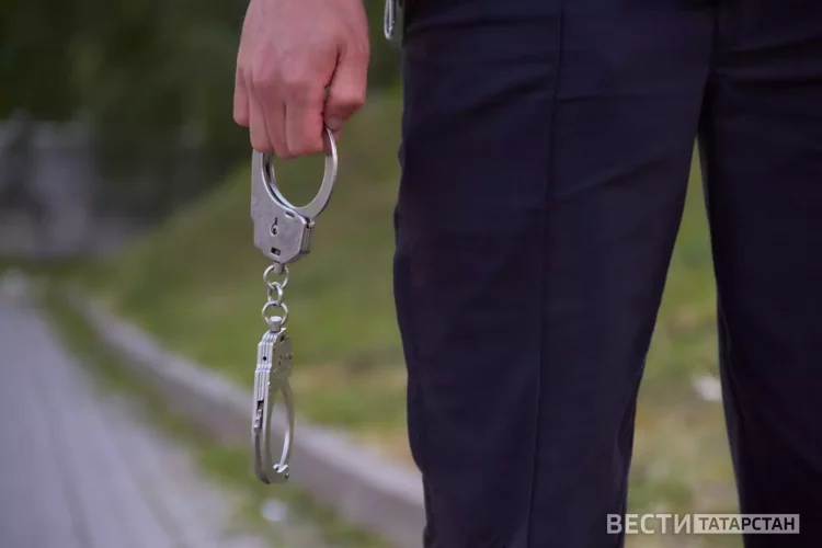 В Казани парочка ограбила магазин и ранила ножом охранника ради детской одежды