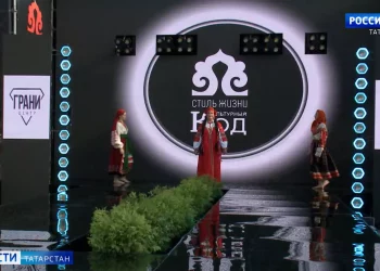 Жительница дома по улице Моторная в Казани вынуждена жить в полусгнившей квартире