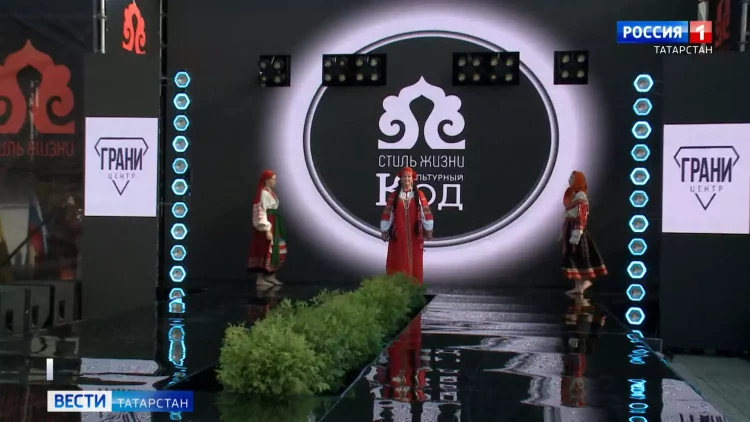 Жительница дома по улице Моторная в Казани вынуждена жить в полусгнившей квартире