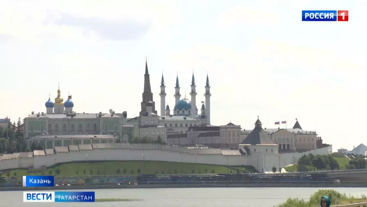 Жительница дома по улице Моторная в Казани вынуждена жить в полусгнившей квартире