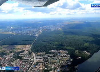 Минниханов порекомендовал трудовым коллективам вернуть масочный режим