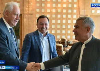 Минниханов обсудил модернизацию Казанского авиационного завода