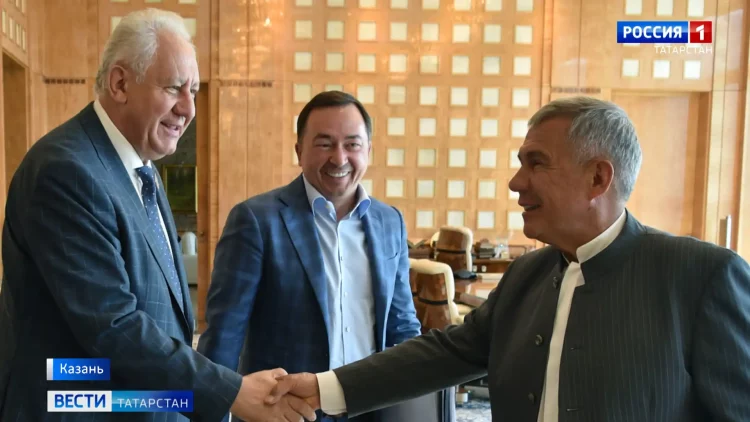 Минниханов обсудил модернизацию Казанского авиационного завода