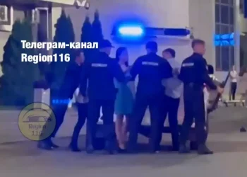 В Казани сняли на видео массовую потасовку возле «Ривьеры»