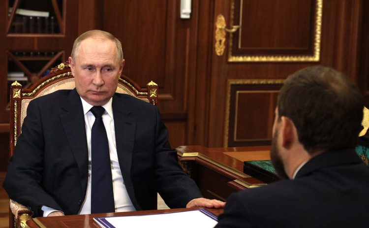 Путин: социальная адаптация мигрантов должна начинаться на родине