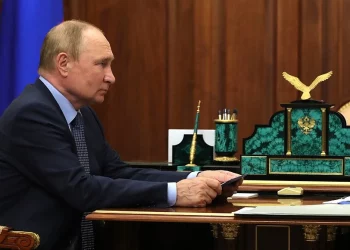 Путин потребовал наладить обслуживание самолетов Sukhoi Superjet