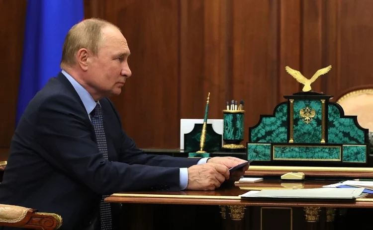 Путин потребовал наладить обслуживание самолетов Sukhoi Superjet