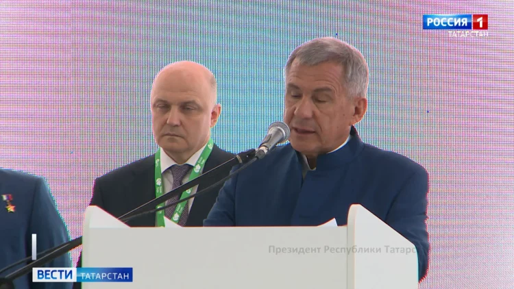 Минниханов принял участие в церемонии открытия Нефтегазохимического форума