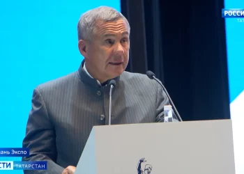 Минниханов обсудил модернизацию Казанского авиационного завода