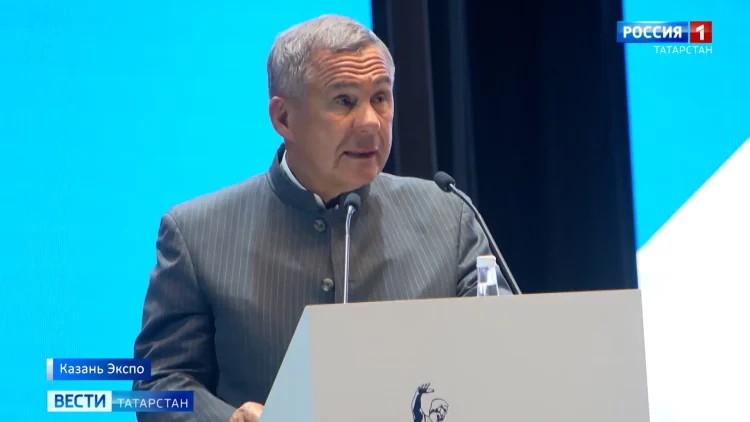 Минниханов обсудил модернизацию Казанского авиационного завода