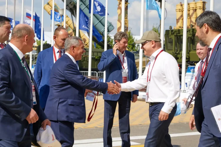 Минниханов принимает участие в Международном военно-техническом форуме «Армия-2022»