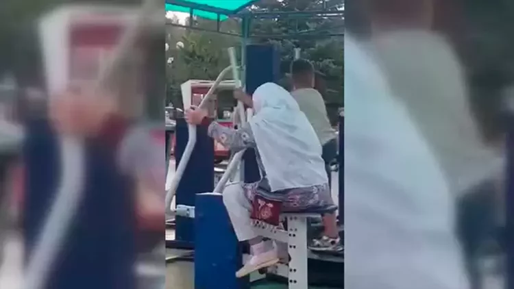 В Нижнекамске на видео попала бабушка, занимающаяся на тренажерах