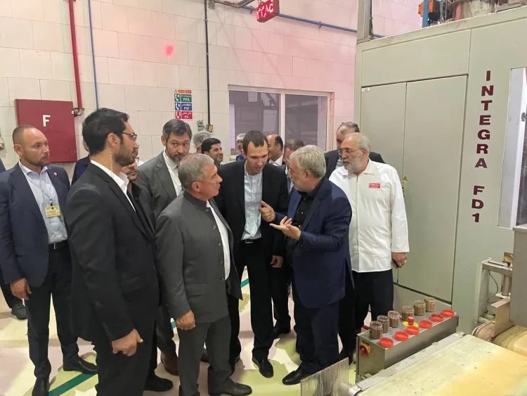 Минниханов посетил в Тебризе кондитерскую фабрику Shirin Asal