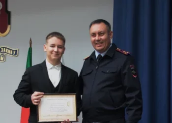 Челнинскому студенту вручили награду от МВД за поимку беглого преступника