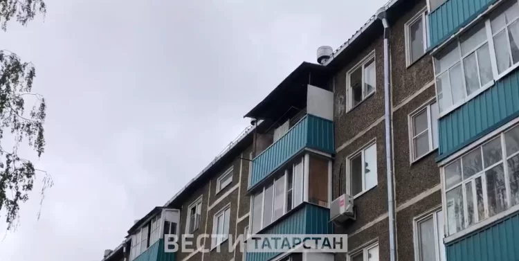 В Казани пьяный мужчина устроил стрельбу из балкона