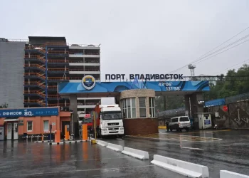 Минниханов принял участие в отправке контейнерного поезда с товарами из Владивостока в Казань