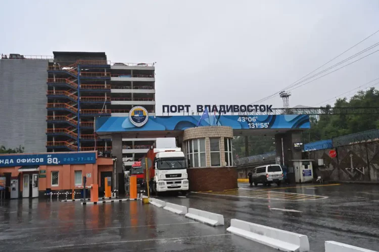 Минниханов принял участие в отправке контейнерного поезда с товарами из Владивостока в Казань