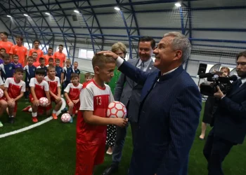 Рустам Минниханов открыл в Елабуге футбольный манеж