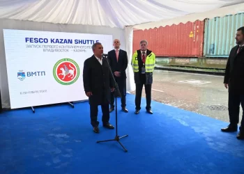 Минниханов принял участие в отправке контейнерного поезда с товарами из Владивостока в Казань