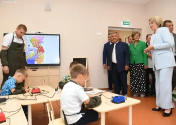 Минниханов принял участие в открытии лицея №38 в Нижнекамске
