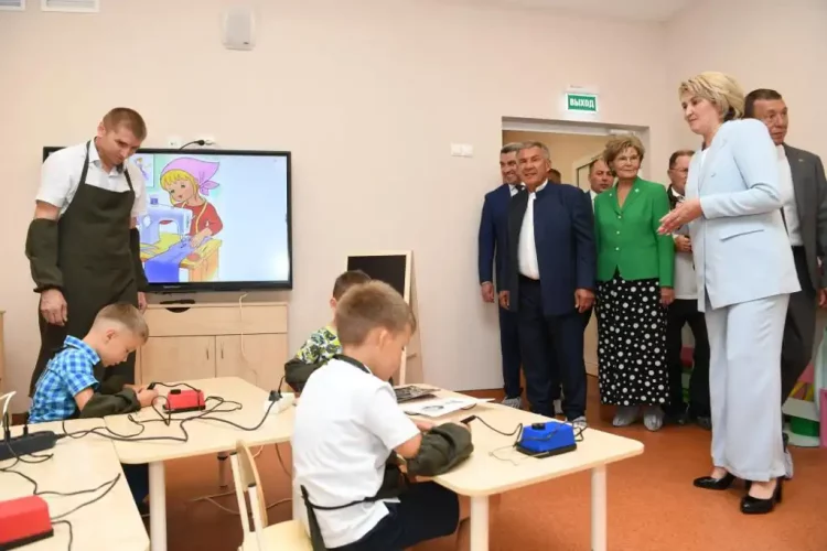 Минниханов принял участие в открытии лицея №38 в Нижнекамске