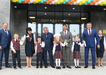 Минниханов принял участие в открытии лицея №38 в Нижнекамске