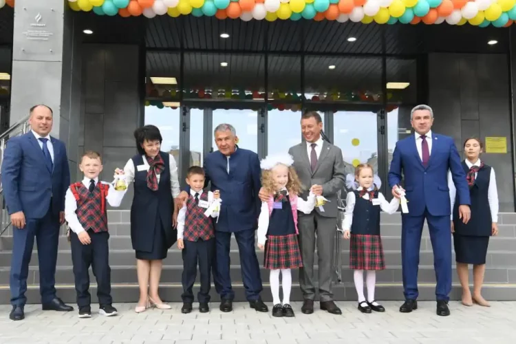 Минниханов принял участие в открытии лицея №38 в Нижнекамске