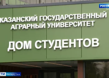 Минниханов посетил обновленное общежитие КГАУ
