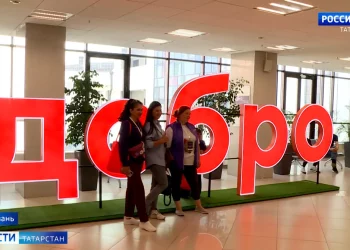 Минниханов посетил обновленное общежитие КГАУ