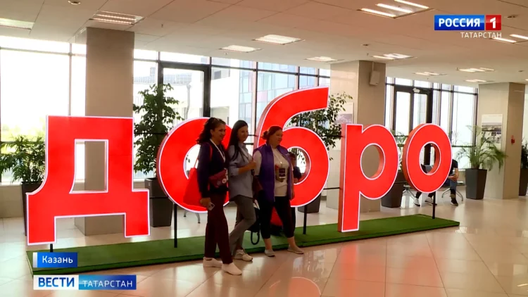 Минниханов посетил обновленное общежитие КГАУ