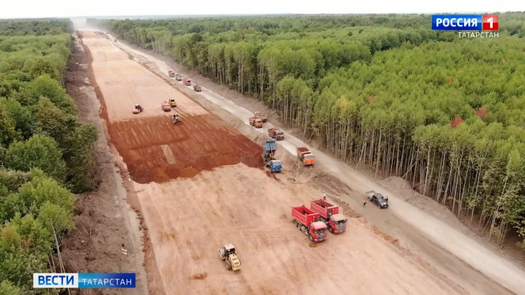 Минниханов посетил обновленное общежитие КГАУ