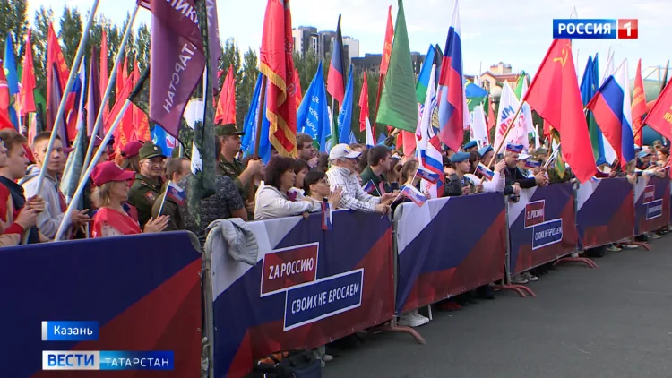 В патриотической акции «Своих не бросаем» приняли участие 8 тыс казанцев