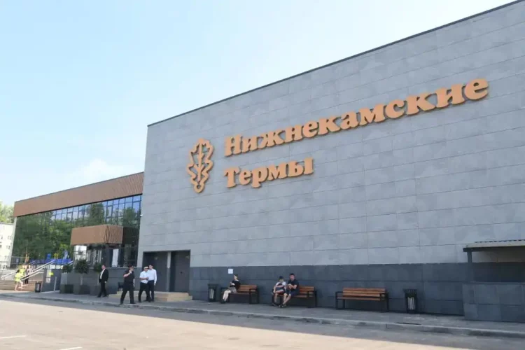 Минниханов осмотрел обновленный центр здоровья и отдыха «Термы» в Нижнекамске