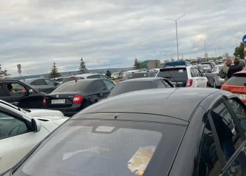 В Челнах образовалась огромная пробка из-за розыгрыша автомобиля