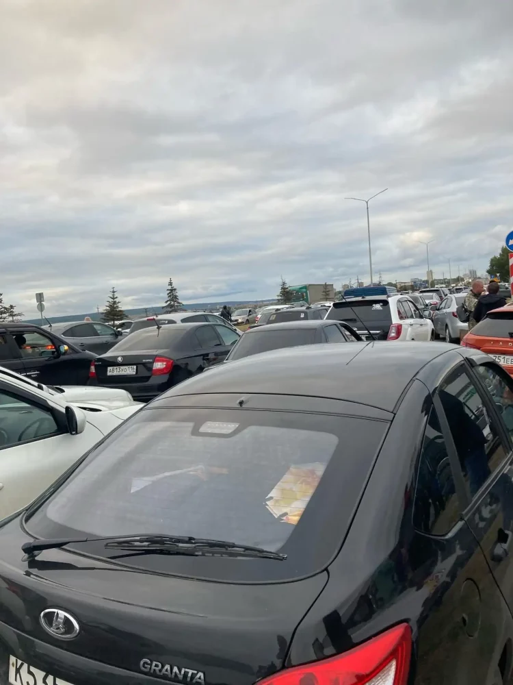 В Челнах образовалась огромная пробка из-за розыгрыша автомобиля