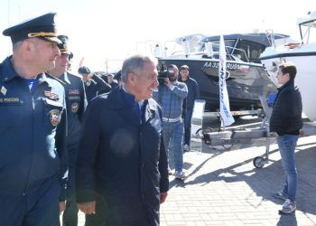 Минниханов и министр МЧС России посетили XV Всероссийский чемпионат по водно-моторным соревнованиям