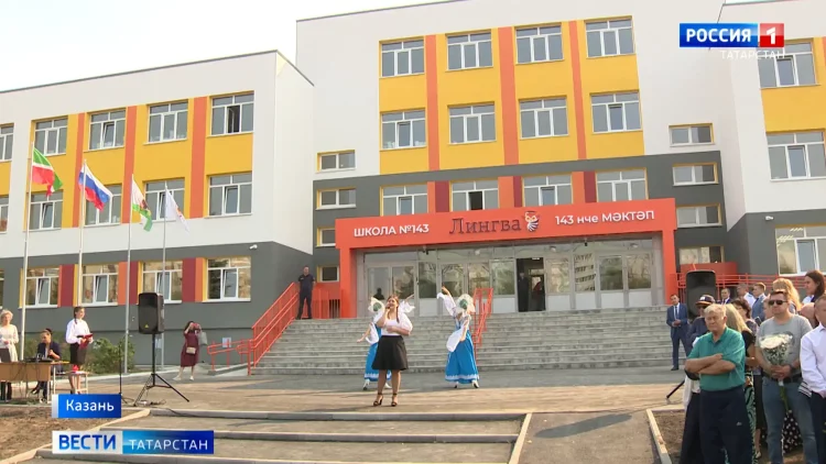 «30 лет ждала этого ремонта»: в Казани открыли обновленную школу №143