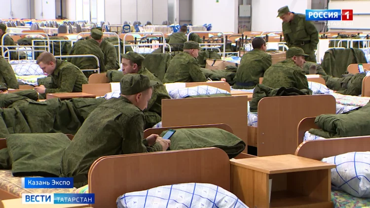 Рустам Минниханов посетил пункты пребывания мобилизованных и пообщался с татарстанцами