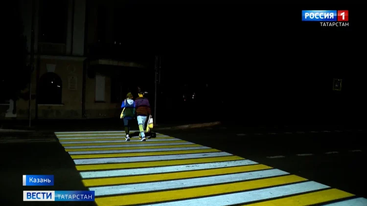 В Казани появились проекционные пешеходные переходы