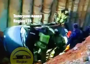 В Казани три человека пострадали, вылетев на каршеринге в строительный котлован